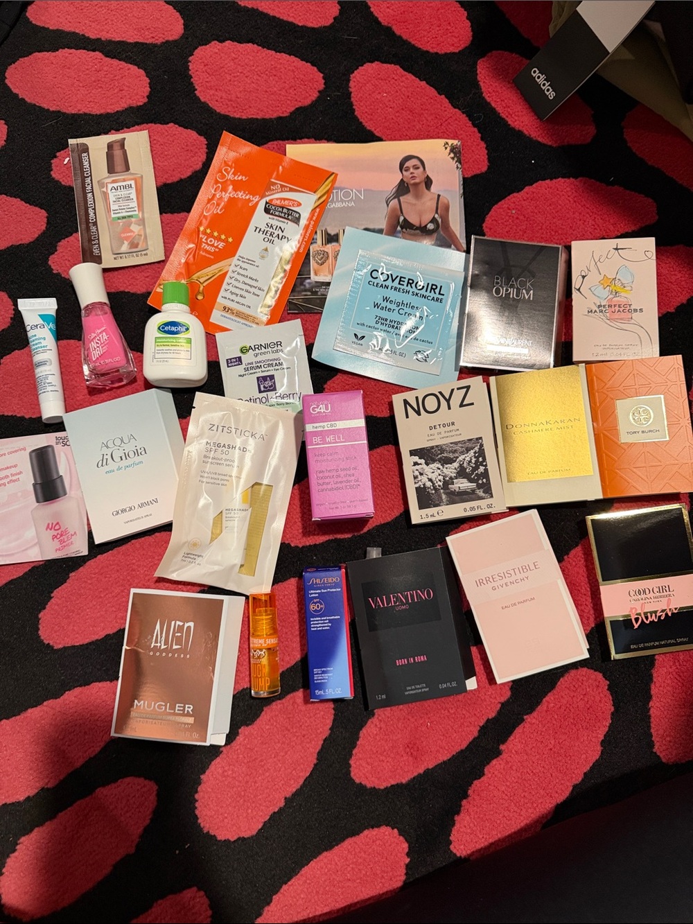 Assorted Women's Skincare & Beauty Sample Pack - Pink Accents